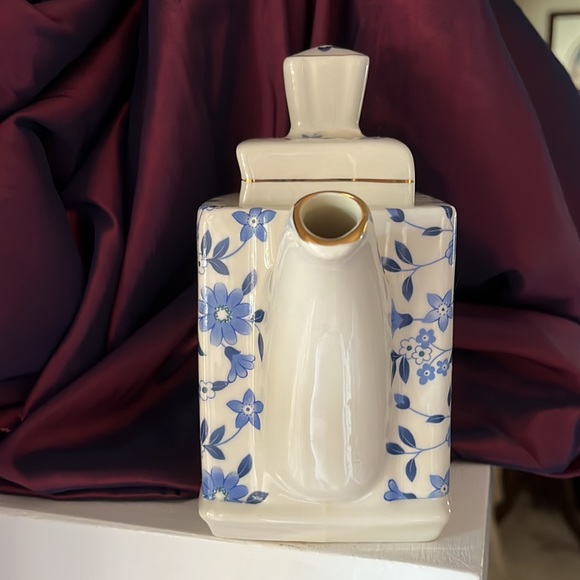 RARE Square Blue and White , Gold Trim Teapot WINDSOR Made in England Vintage - Picture 4 of 8